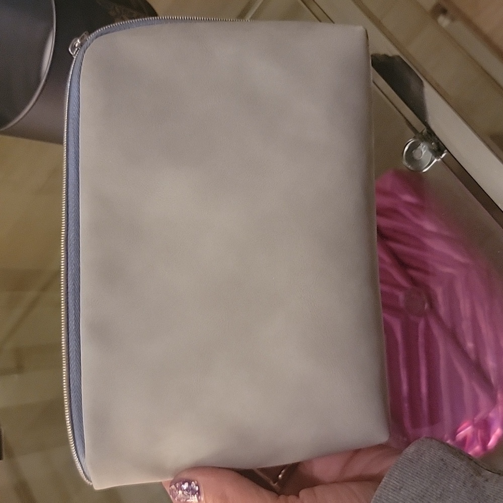 Benefit, IT Cosmetics, YSL, & Bareminerals mascara bundle with brand new bag! - Picture 14 of 16